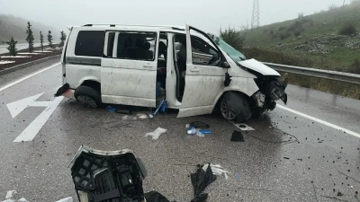 Balıkesir Çevreyolunda takla atan otomobilde 3kişi yaralandı
