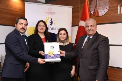 Balıkesir&rsquo;de 10 okula uluslararası prestij belgesi
