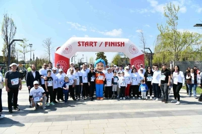 Balıkesir&rsquo;de adımlar otizm farkındalığı i&ccedil;in atıldı
