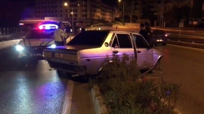 Balıkesir’de alkollü ve ehliyetsiz sürücü kaza yaptı
