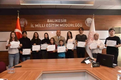 Balıkesir&rsquo;de başarılı &ouml;ğrenciler &ouml;d&uuml;llendirildi
