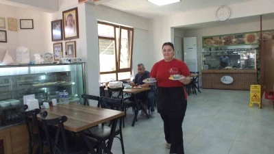 Balıkesir&rsquo;de bu lokantanın işletmecisi de &ccedil;alışanları da kadın
