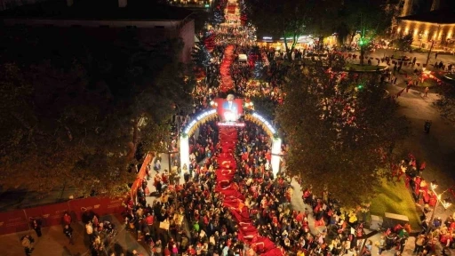 Balıkesir&rsquo;de Cumhuriyet coşkusu sokaklara sığmadı

