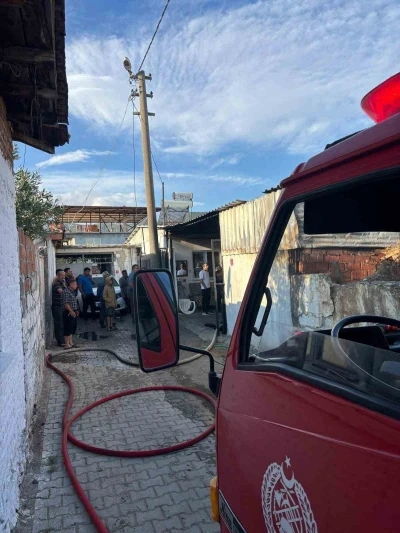 Balıkesir&rsquo;de depoda korkutan yangın
