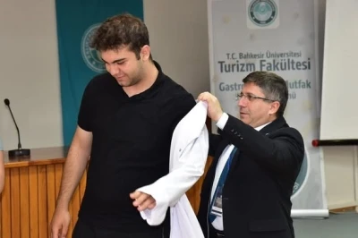 Balıkesir&rsquo;de geleceğin şefleri ceketlerini giydi
