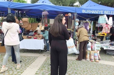 Balıkesir&rsquo;de kadınlar Anneler G&uuml;n&uuml;nde sergi a&ccedil;tı
