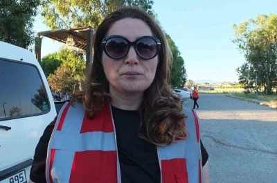Balıkesir&rsquo;de sağlık &ccedil;alışanları sahilde &ccedil;evre temizliği yaptı

