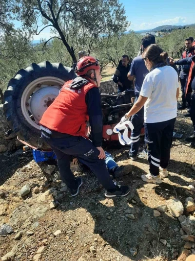 Balıkesir’de traktör devrildi, sürücü yaralandı
