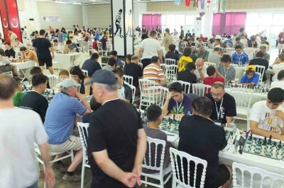 Balıkesir&rsquo;de Uluslararası Burhaniye &Ouml;ren A&ccedil;ık Satran&ccedil; Turnuvası başladı
