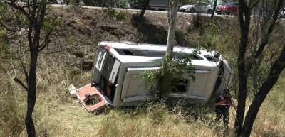 Balıkesir&rsquo;de yolcu minib&uuml;s&uuml; ile otomobil kaza yaptı; 14 yaralı
