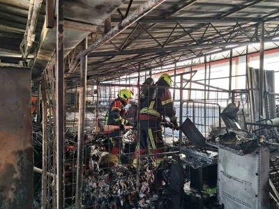 Balıkesir’de zincir market deposunda yangın
