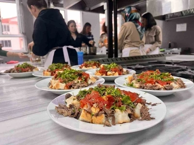 Balıkesir&rsquo;in k&ouml;kl&uuml; mutfak mirası tirit tanıtıldı
