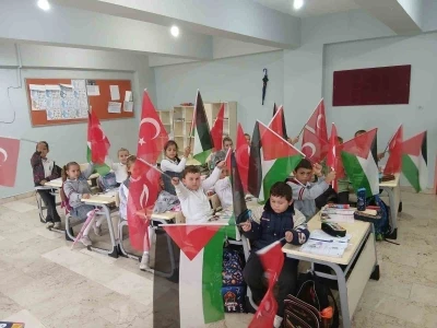 Balıkesir okullarında öğrencilerden Filistin’e destek
