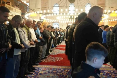 Balıkesir, Zağnospaşa Cami&rsquo;nde bayramlaştı
