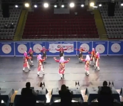 Balıkesirli folklorcular göz doldurdu
