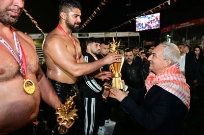 Balıkesirli g&uuml;reş&ccedil;i Enes Doğan, Kepez&rsquo;de başpehlivan oldu
