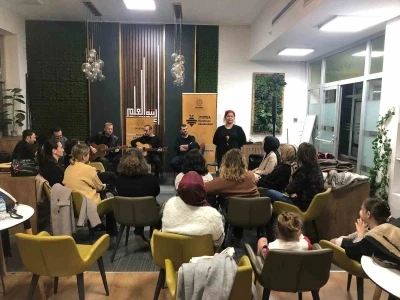 Balıkesirli &ouml;ğretmenler hem &ccedil;aldı, hem s&ouml;yledi
