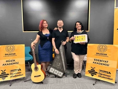 Balıkesirli &ouml;ğretmenler, &rsquo;Şiirle Şarkı, Şarkıyla Şiir&rsquo; okudular
