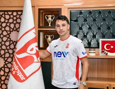 Balıkesirspor i&ccedil; transferde 3 oyuncuyla s&ouml;zleşme imzaladı
