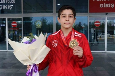 Balkan şampiyonu memleketi Şanlıurfa’da coşkuyla karşılandı