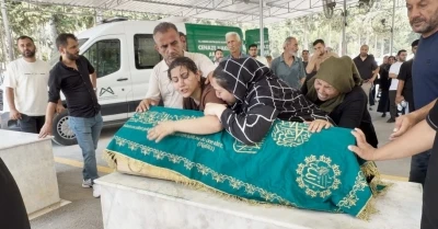 Balkonda akıma kapılarak &ouml;len 1,5 yaşındaki Yama&ccedil; Ali son yolculuğuna uğurlandı
