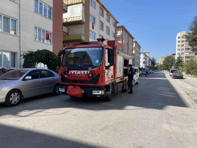 Balkonda alevlenen piknik tüpü sebebiyle yangın çıktı
