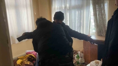 Balkondan tırmanıp girdiği evde 2 g&uuml;n yaşadı
