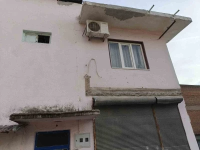 Balkonu &ccedil;&ouml;ken bina m&uuml;h&uuml;rlendi
