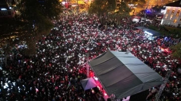 Bandırma&rsquo;da Cumhuriyet coşkusu Feridun D&uuml;zağa&ccedil; konseri ile devam etti
