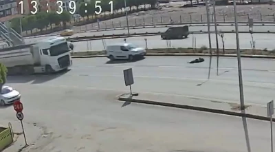 Bandırma’da kamyonun çarptığı yaşlı adam metrelerce savruldu
