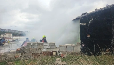 Bandırma&rsquo;da metruk binada soba yangını, 1 kişi dumandan etkilendi
