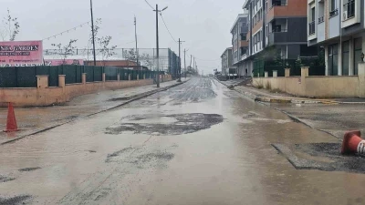 Bandırma’da sağanak yağış etkili oldu
