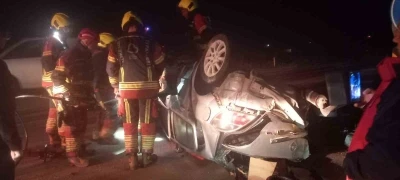 Bandırma&rsquo;da takla atan ara&ccedil;ta 2 kişi yaralandı

