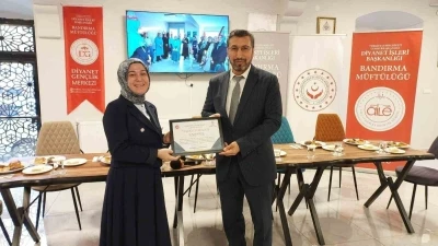 Bandırma&rsquo;da veli seminerlerinde ilk grup belgelerini aldı
