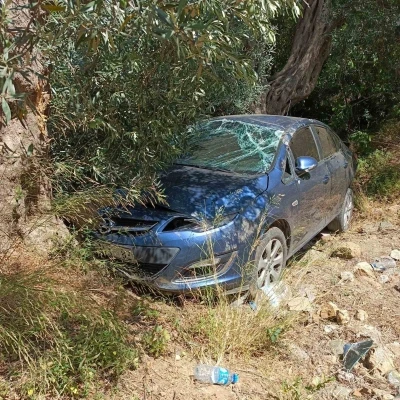 Bandırma Edincik&rsquo;te tek taraflı trafik kazası: 2 kişi hafif yaralandı
