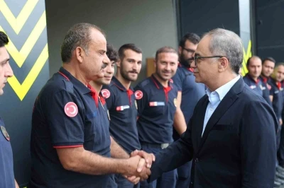 Baraçlı’dan itfaiyecilere moral ziyareti: &quot;Türkiye’nin en gelişmiş teşkilatı&quot;
