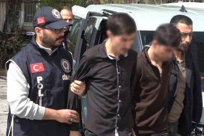 Bardağı taşıran son damla motosiklet oldu: Babalarını canice &ouml;ld&uuml;ren iki kardeş adliyeye sevk edildi
