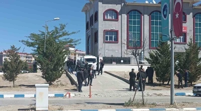 Barışmaya giderken öldürülen anne ve oğulları defnedildi
