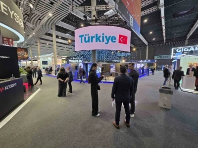 Barselona&rsquo;da yapay zekalı "metal yaka" sahaya iniyor
