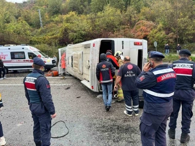 Bartın’da işçi servisi devrildi: 1 ölü, 19 yaralı
