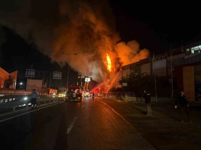 Başakşehir’de 2 katlı plastik atölyesinde korkutan yangın
