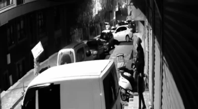 Başakşehir&rsquo;de apartmandan kendi eşyasını alıyormuş gibi yapan hırsız kamerada
