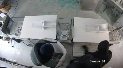 Başakşehir’de AVM içindeki kuyumcu 4 dakikada soyuldu
