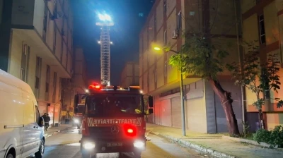 Başakşehir&rsquo;de ayakkabı imalathanesindeki yangın s&ouml;nd&uuml;r&uuml;ld&uuml;

