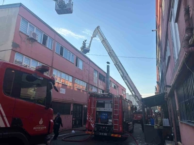 Başakşehir&rsquo;de iş yeri yangını s&ouml;nd&uuml;r&uuml;ld&uuml;
