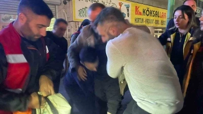 Başakşehir’de kontrolden çıkan araç durağa daldı: 1 yaralı
