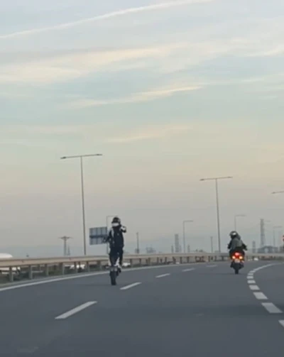 Başakşehir’de tehlikeli motosiklet gösterisi yapan sürücü yakalandı
