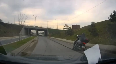 Başakşehir&rsquo;de yarım bırakılan yol &ccedil;alışması kazaya neden oldu
