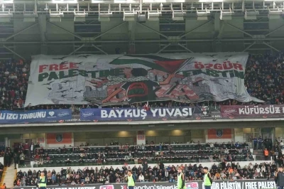 Başakşehir taraftarından Filistin’e destek
