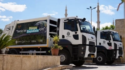 Başiskele Belediyesinden Suriye&rsquo;nin Azez kentine 2 &ccedil;&ouml;p kamyonu hibesi
